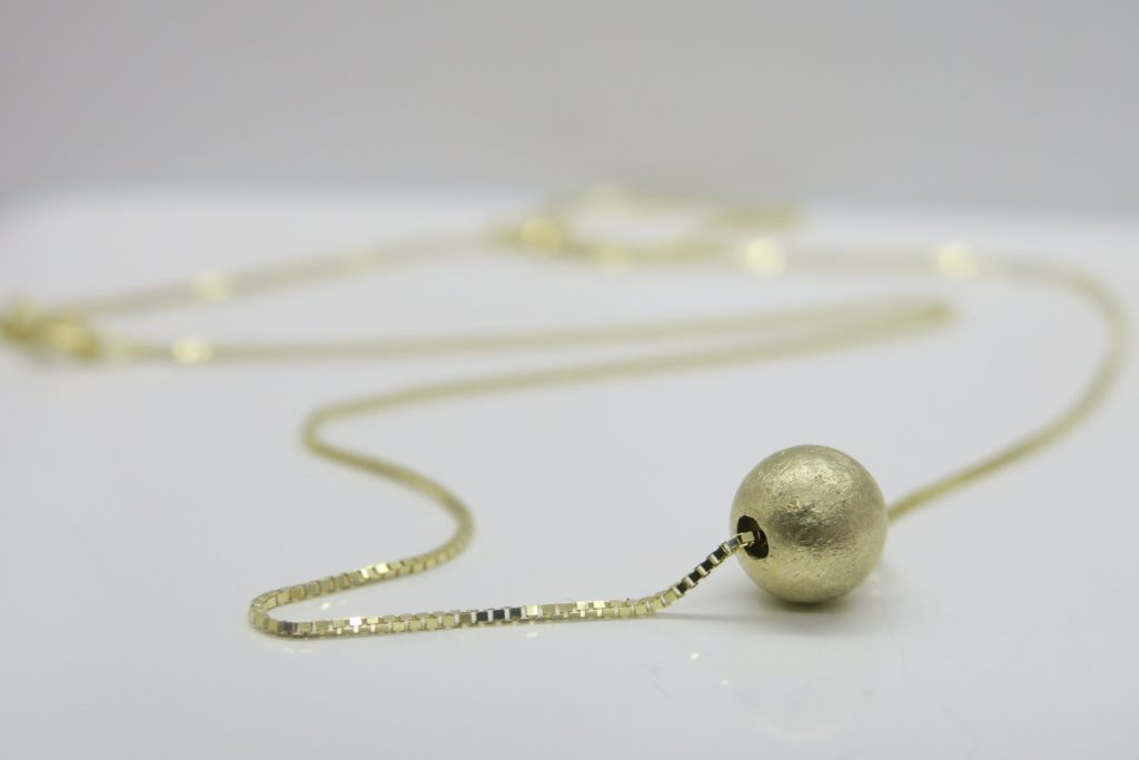 Brushed! zarte Kette 8K Gelbgold mit Goldkugel
