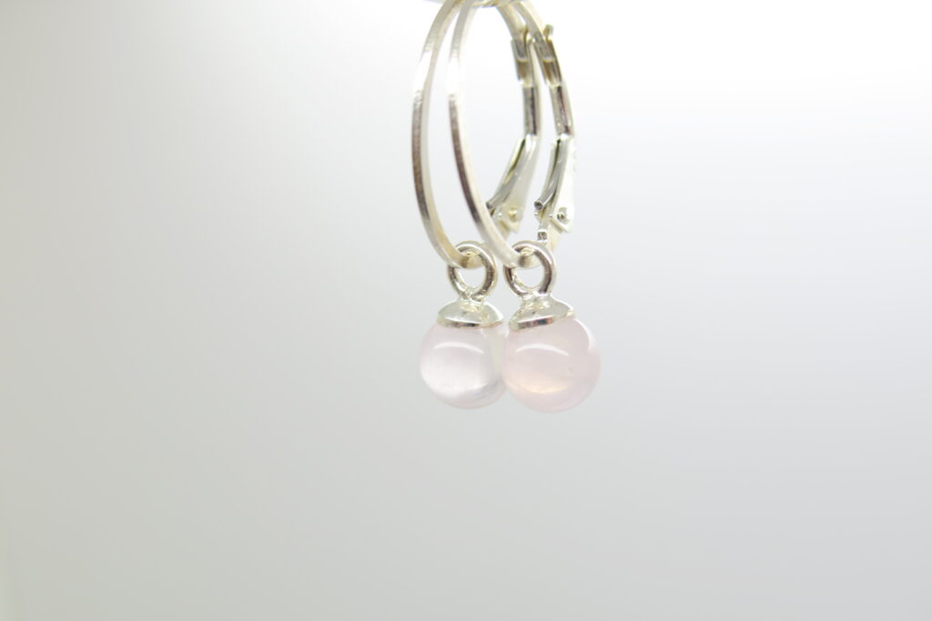 Ganz zart rosè farbige, kleine Rosenquarzkugel, 925 Silber, Wechselschmuck Einhänger für Creolen, Ohrhaken